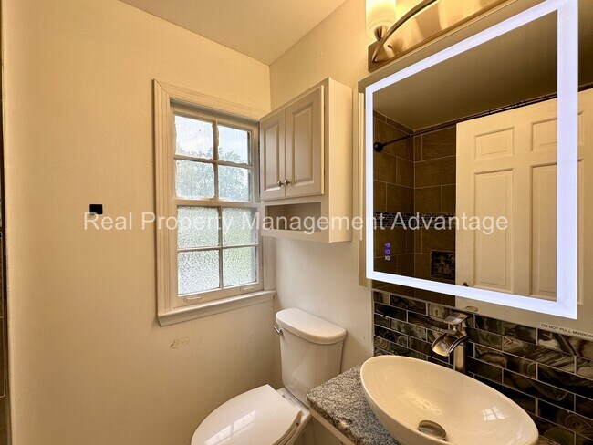 Building Photo - Charming Colonial-Style Home in the Desira...