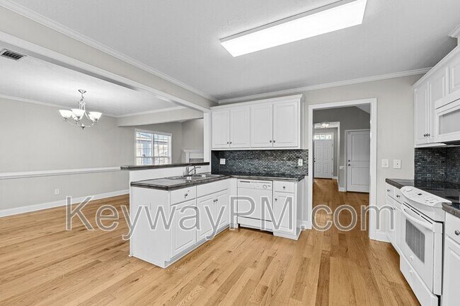 Building Photo - 808 Tyler Woods Dr