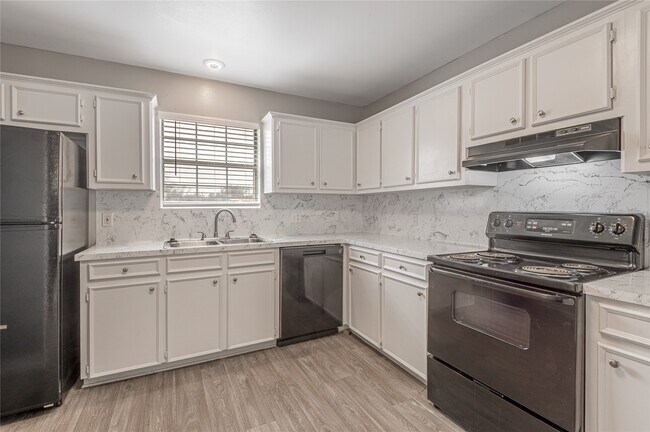 Building Photo - 600 Palm St