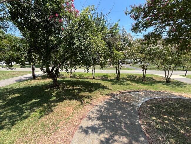 Building Photo - 1775 Ralee Dr