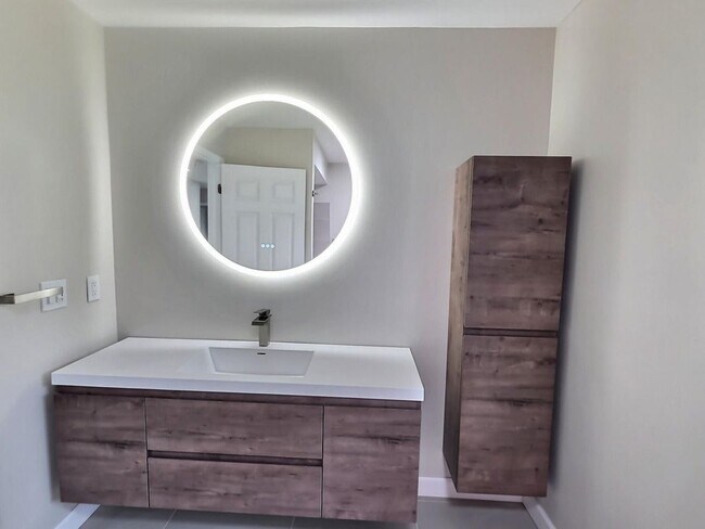 Building Photo - 28618 Balmoral Way