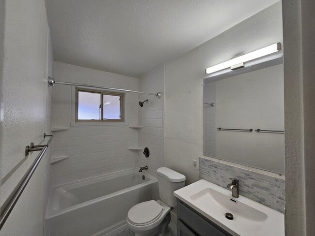 Building Photo - 1059 Worchester St