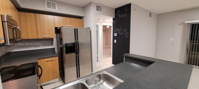 Building Photo - 471 NE 25th St