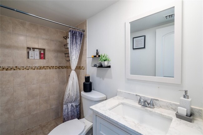 Building Photo - 9340 Lagoon Pl