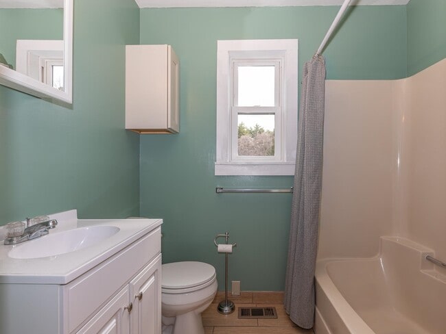 Building Photo - 212 Gilsum St