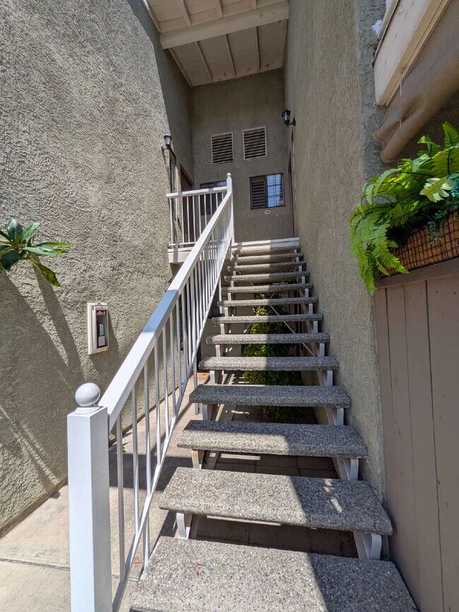 Building Photo - MOVE-IN READY – 1 BEDROOM CONDO IN GATED TUSTIN COMMUNITY (UNIT 70)