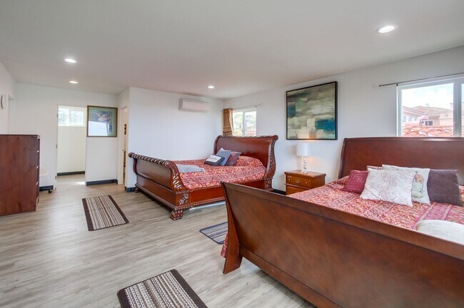 Building Photo - Gorgeous luxury flat with ocean view in La Jolla. Gustavo Lopez