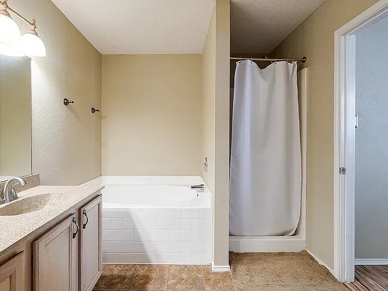 Building Photo - 1435 Greenbrook Dr
