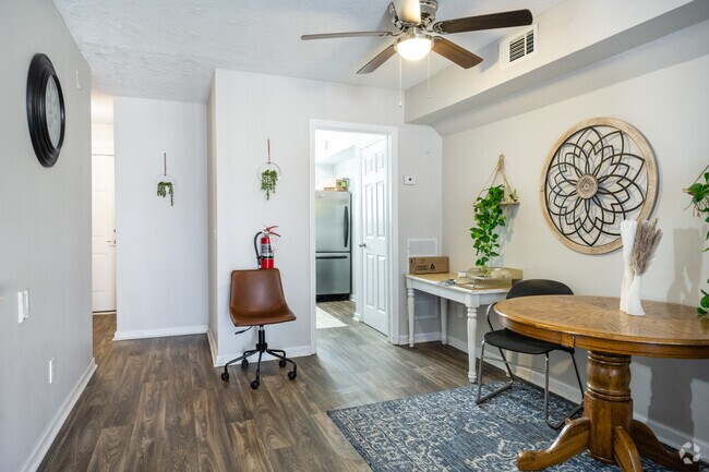 Leasing Office Interior - 100 Regency at Clemson Townhouses
