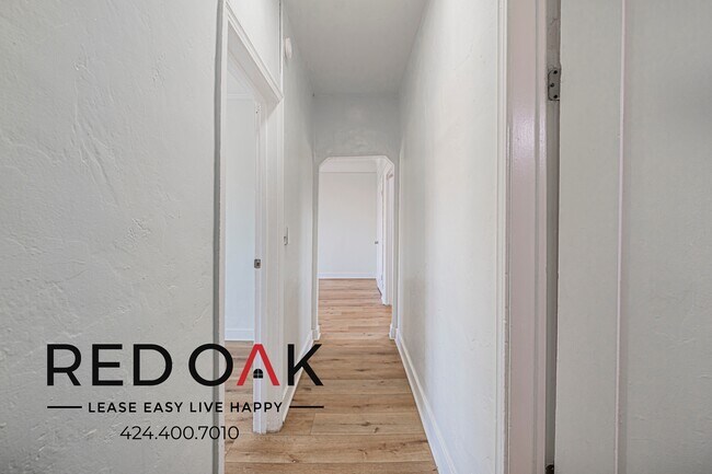Building Photo - 454 S Catalina St