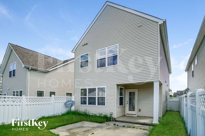 Building Photo - 5643 Holly River Ave