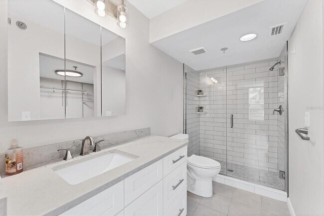 Building Photo - 4530 Pinebrook Cir