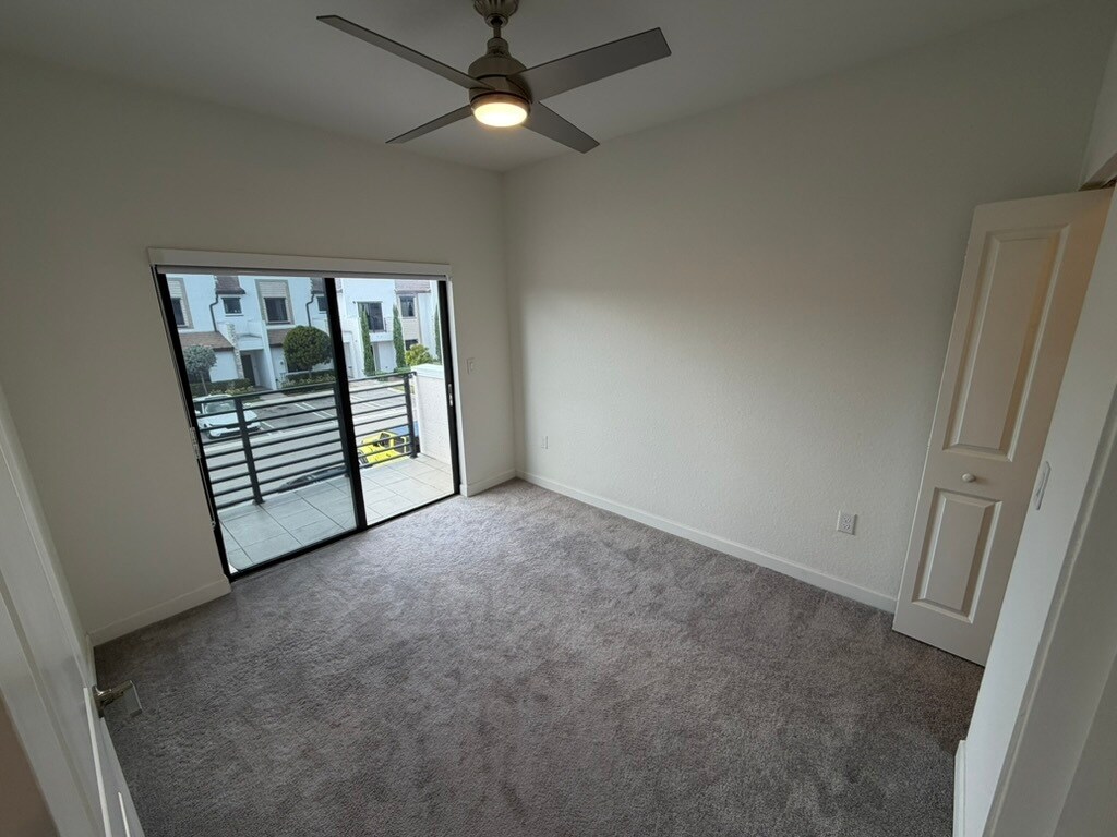 Building Photo - 21001 NE 8th Ave