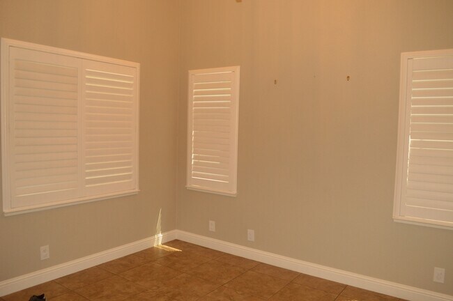 Building Photo - 418 Sunshine Way
