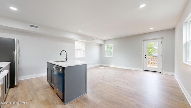 Building Photo - 116 Bauer Ave