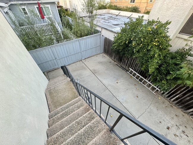 Building Photo - 906 Harkness Ln