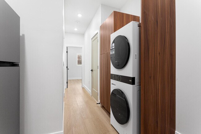 Building Photo - 118 E Huntingdon St