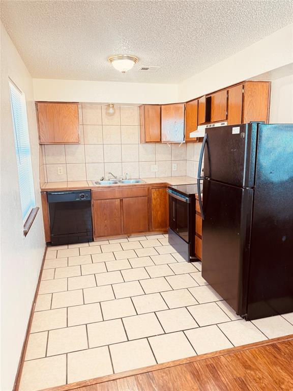 Building Photo - 320 Falcon Ct