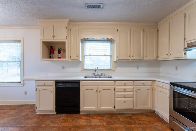 Building Photo - 106 Cranberry Way