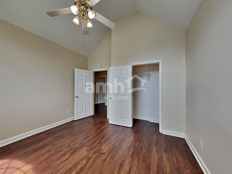 Building Photo - 1707 Arrowhead Dr