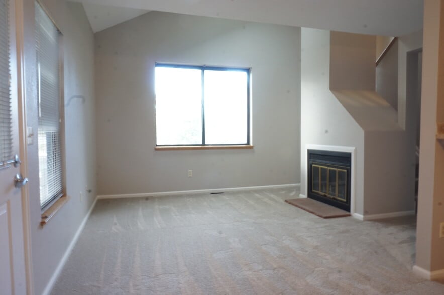 Living Room - 412 Owl Dr
