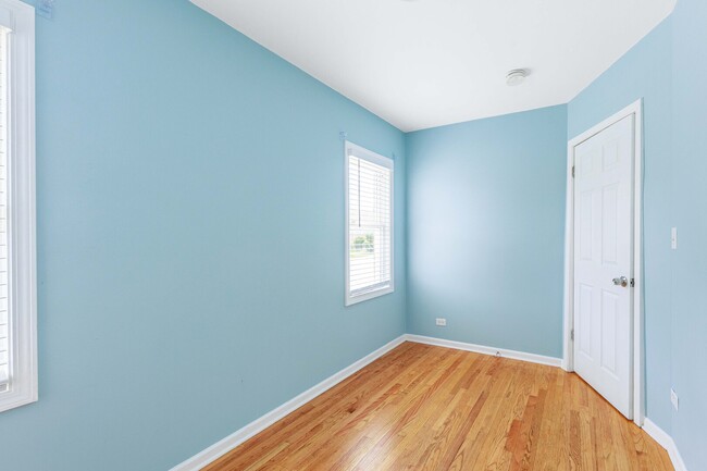 Building Photo - 5557 S Kildare Ave