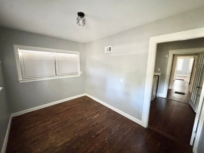 Building Photo - 664 Landis St