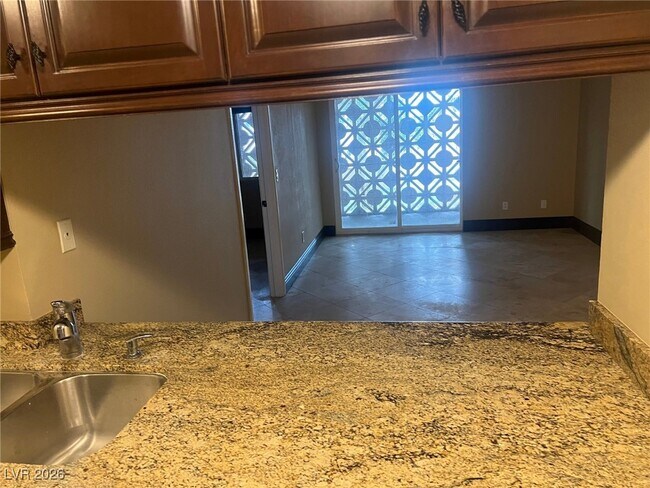 Building Photo - 205 E Harmon Ave