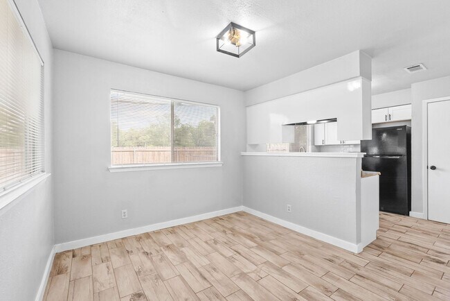 Building Photo - PM2-AUS7505 Saint Amant Pl