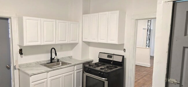 Building Photo - 2046 W 69th Pl