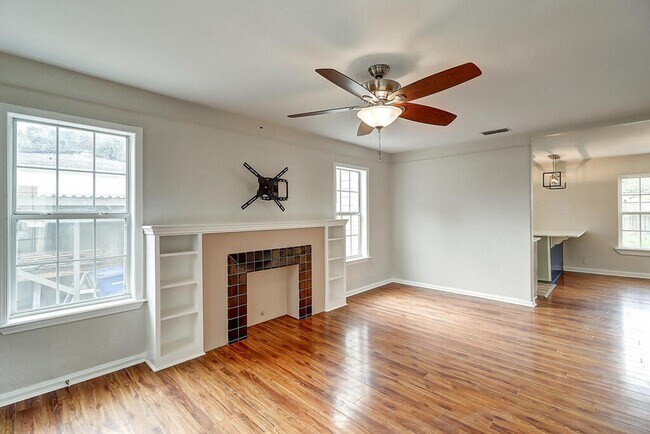 Building Photo - 722 Ralston Ave