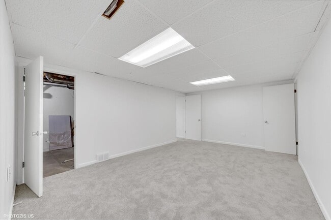 Building Photo - 854 Cambridge Pl