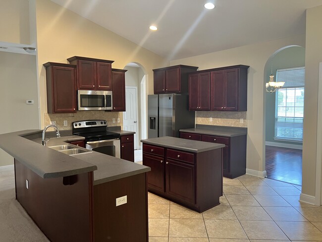 Building Photo - 123 Crab Apple Ave