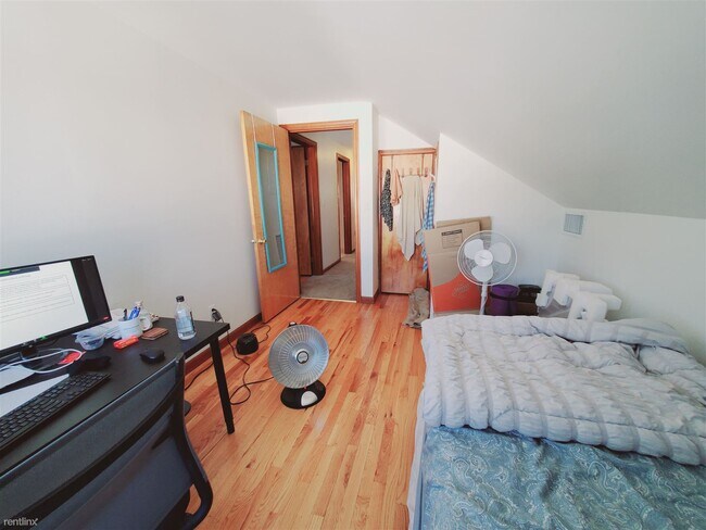 Building Photo - 2 br, 1 bath Condo - 27 Windy Knls # 2NDFL