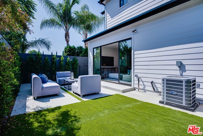 Building Photo - 13028 Calvert St