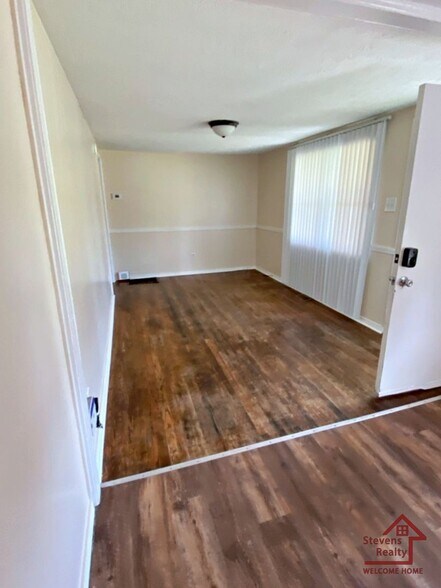 Building Photo - 25 N Franklin Ave