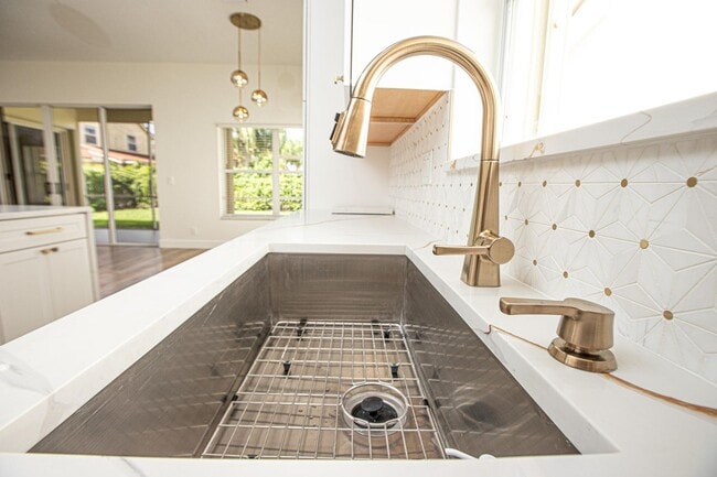 Building Photo - 10881 La Salinas Cir