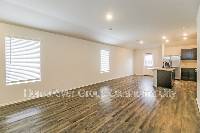 Building Photo - 1212 S Brk Dr