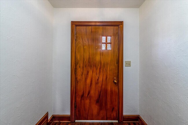 Building Photo - 2510 Tillett Rd SW