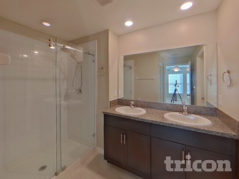 Building Photo - 5206 White Chicory Dr