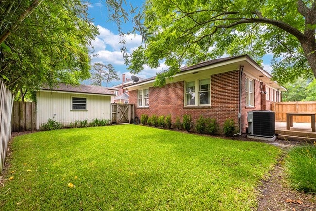 Building Photo - Adorable Avondale Home!