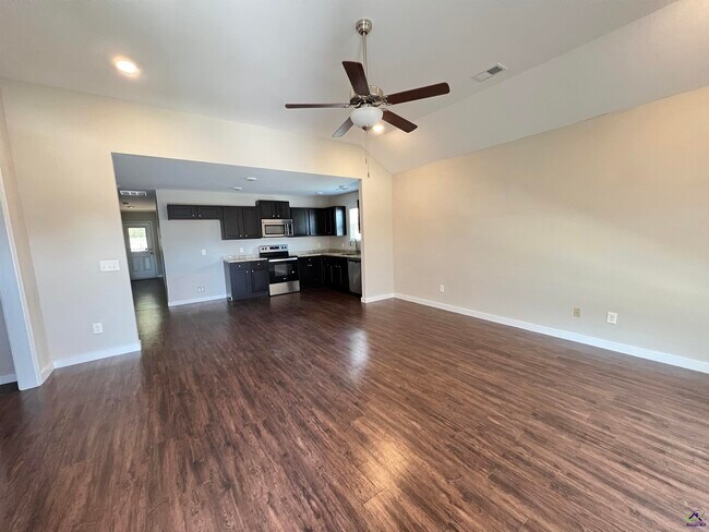 Building Photo - 126 Jaybee Dr