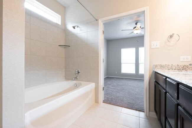 Building Photo - Charming 4 Bedroom Home in Troy – Ideal Lo...