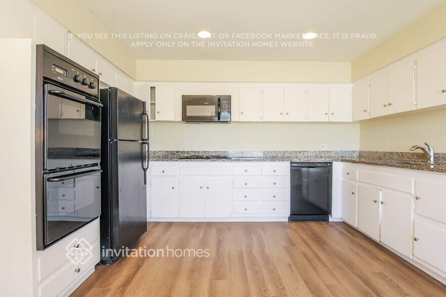 Building Photo - 5410 N 64th Dr