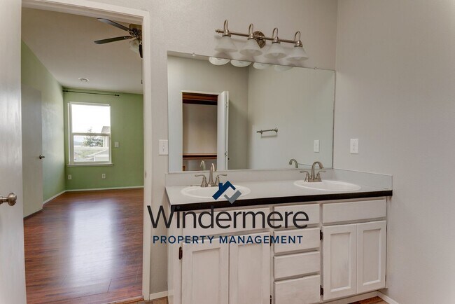 Building Photo - 3 Bedroom 2 Bath + Bonus Room Home with Stunning Water Views in Admirals Cove