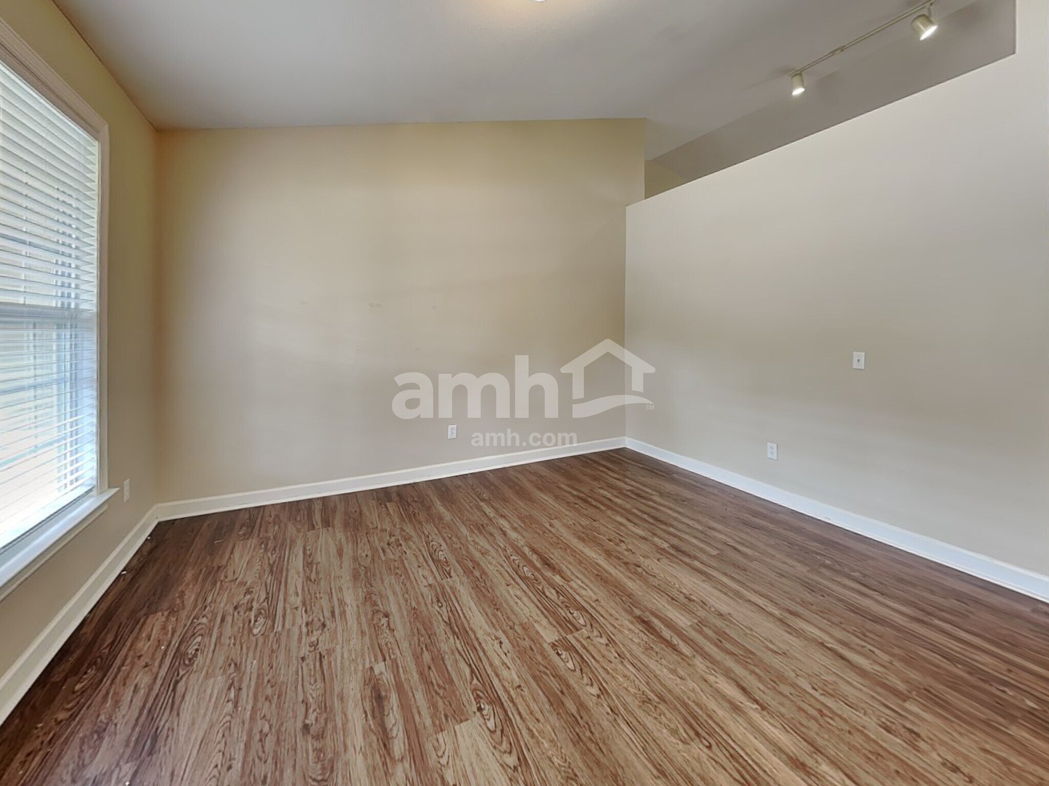 Building Photo - 16 Greenbranch Way