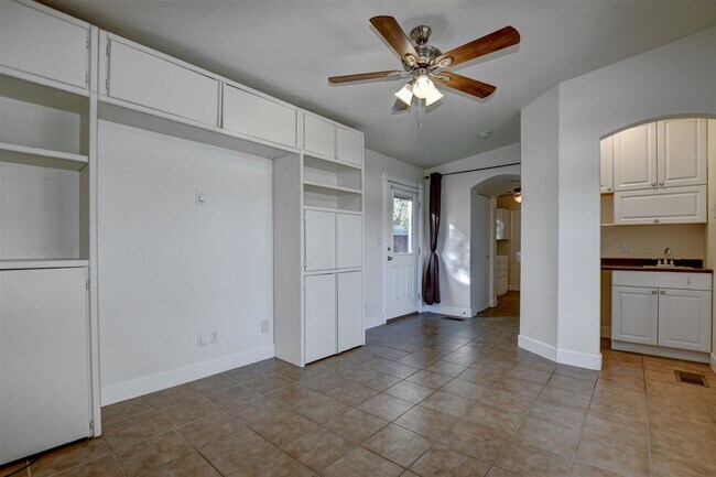 Building Photo - 2 Bed + possible 3rd, 2 Bath Home Close to...
