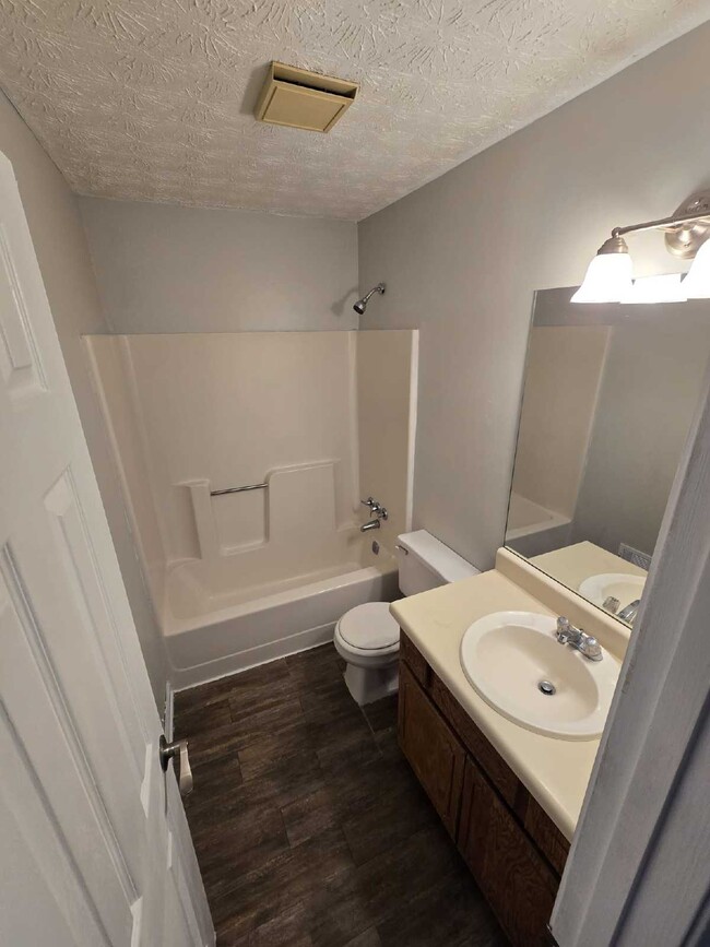 Building Photo - "Charming 3-Bedroom Home with 2 Full Baths...