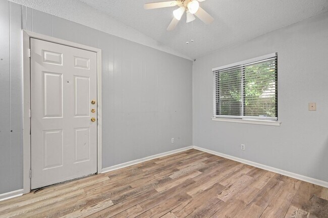 Building Photo - 8910 Little Walnut Pkwy