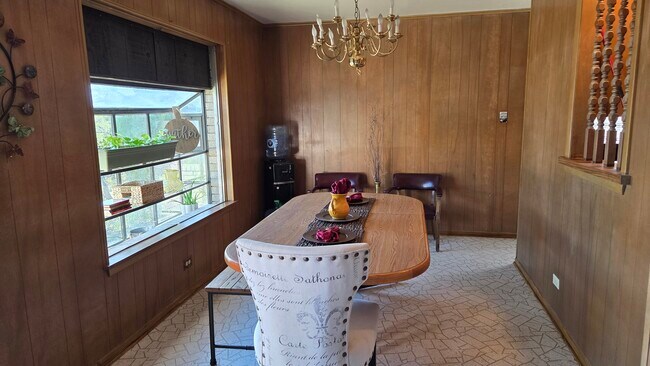 Building Photo - 2910 Wacos Dr